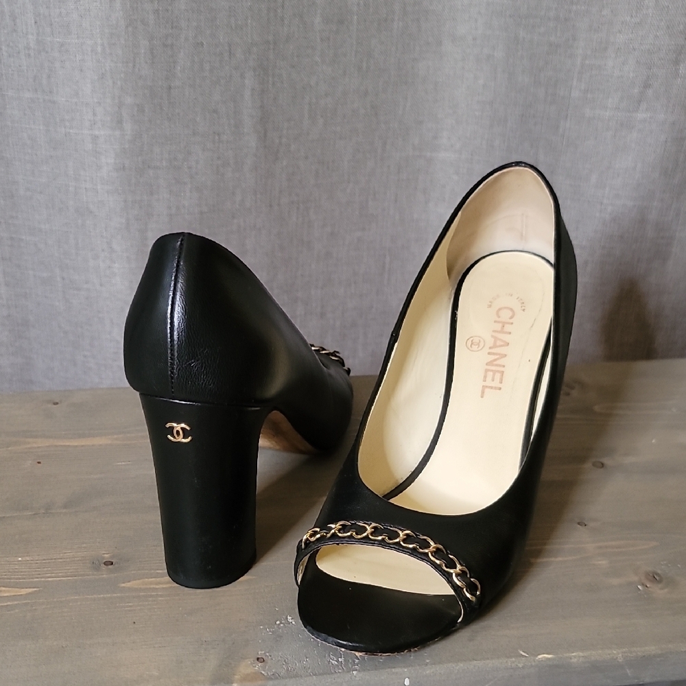 CHANEL Heels with Chain Detail Sz 10